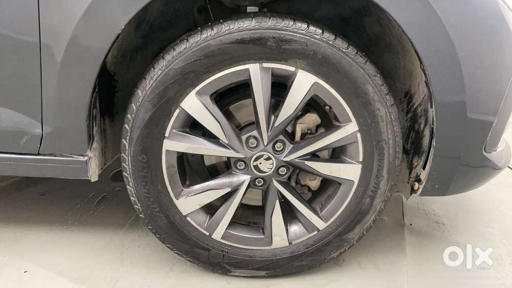 Skoda Slavia Style 1.0l Tsi Mt, 2023, Petrol