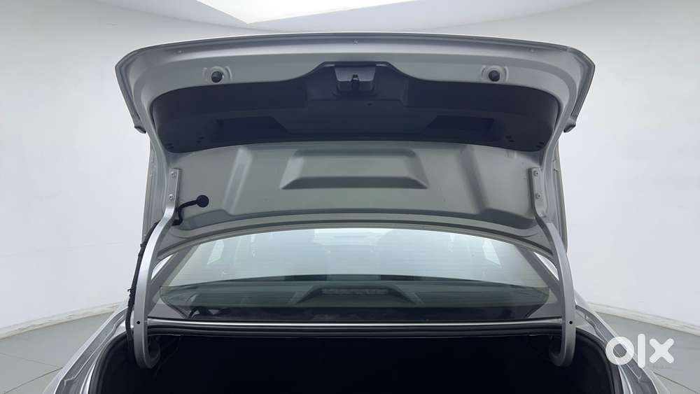 Skoda Slavia Style 1.0l Tsi Mt, 2022, Petrol
