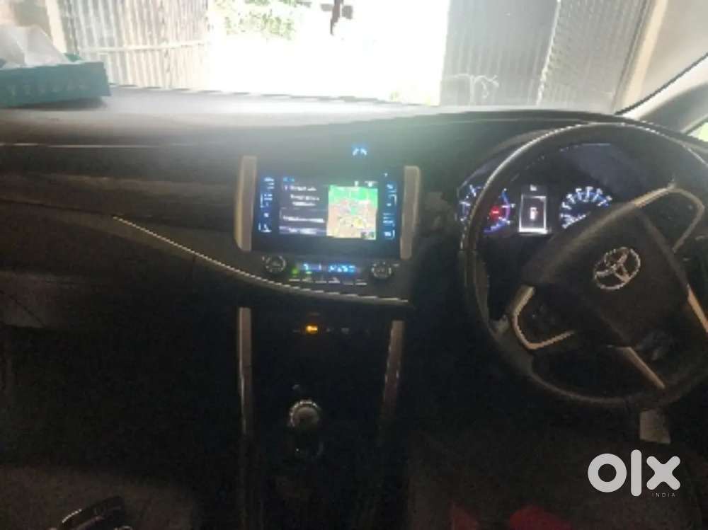 Toyota Innova Crysta 2.4 Vx 8 Seater