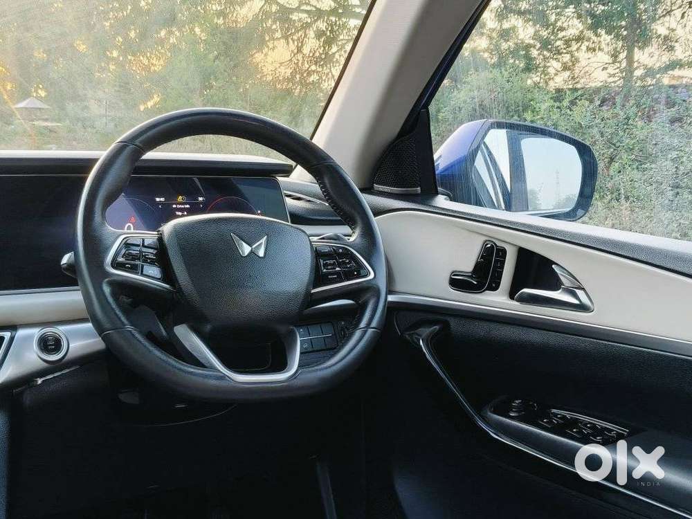 Mahindra Xuv700 2.0 Ax 7 Petrol At Luxury Pack Str, 2022, Petrol