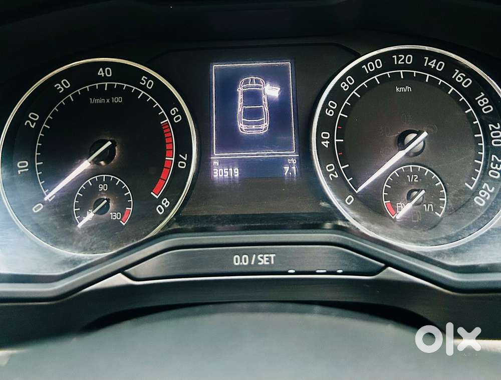 Skoda Superb Style 1.8 Tsi At, 2018, Petrol