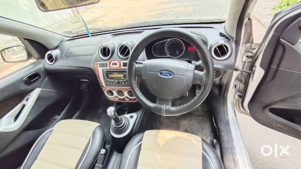 Ford Figo 2012-2015 Petrol Titanium, 2012, Petrol