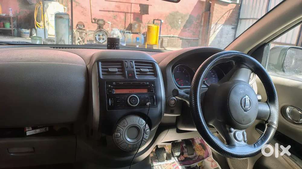 Nissan Sunny 2012
