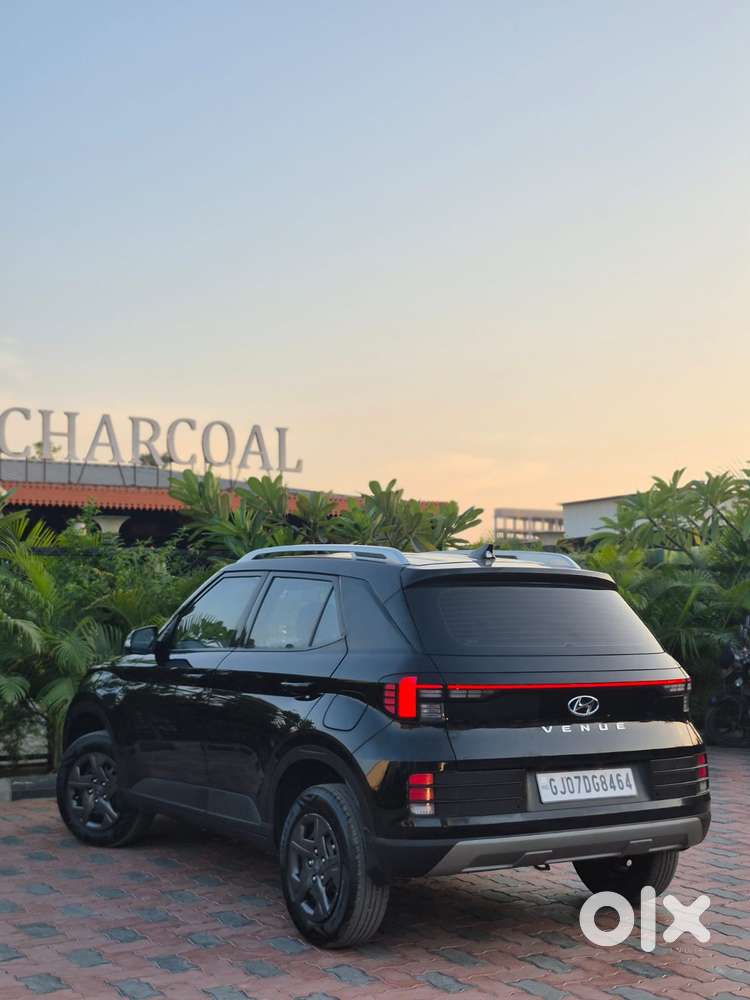 Hyundai Venue 1.2 S (o), 2024, Petrol