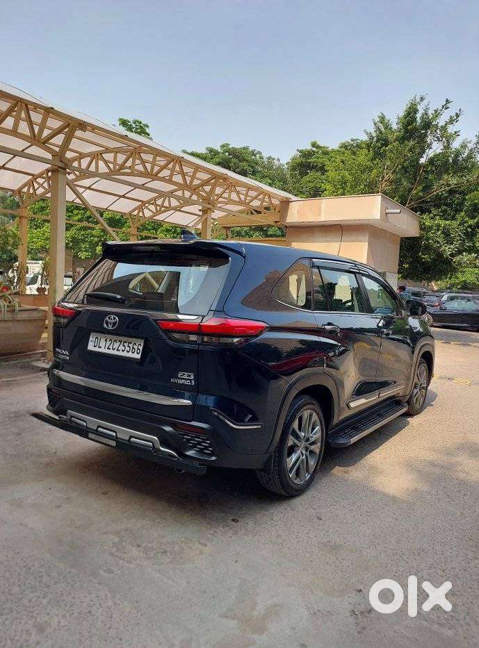 Toyota Innova Hycross 2.0 Zx (o) Hybrid 7 Str, 2025, Petrol