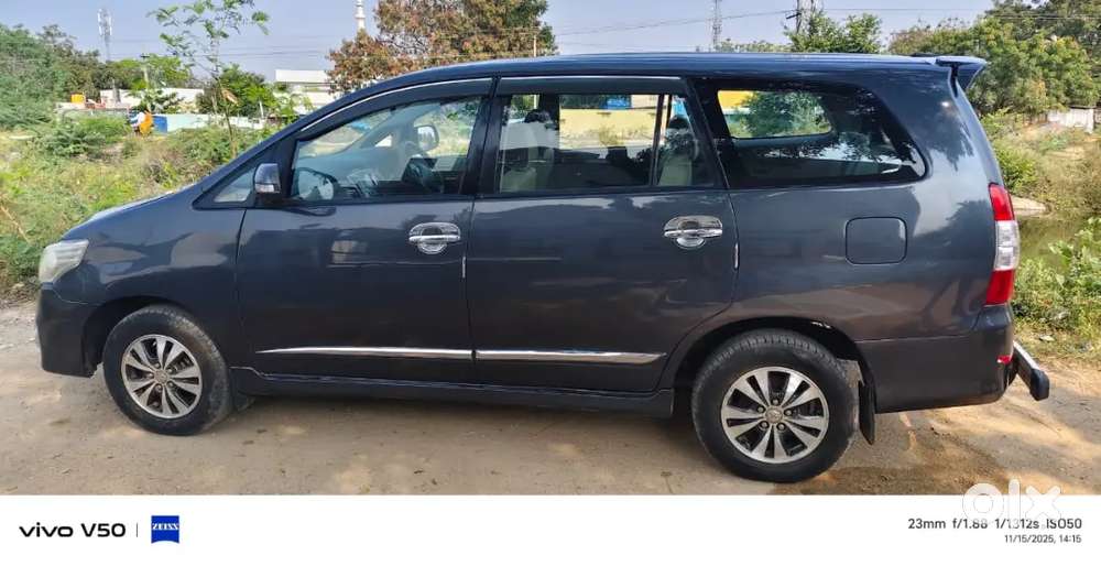 Toyota Innova 2015