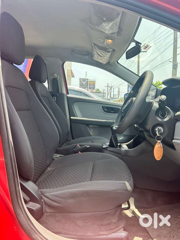 Tata Altroz 1.2 Xe, 2021, Petrol