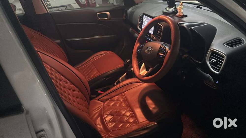 Diesel Venue  With Sunroof And Alloy Wheel