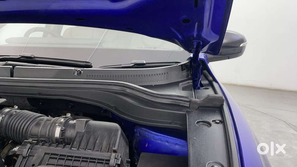 Mahindra Xuv700 2.0 Ax 5 Petrol At Str, 2022, Petrol