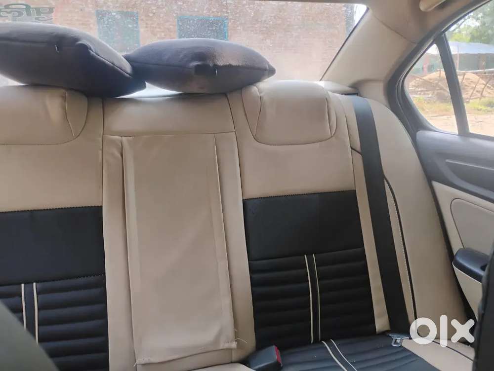 Car Chalane Wala Koi Nhi Hai. Isiliy Sell Kr Rahe Hai