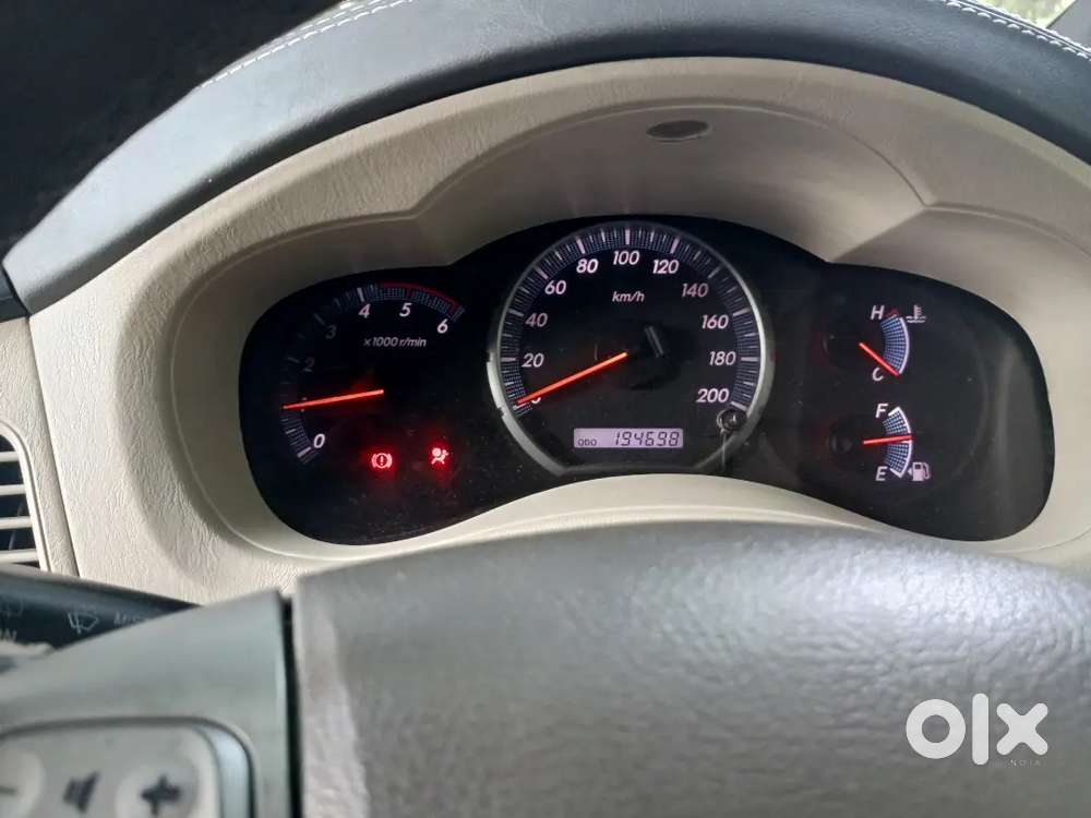 Toyota Innova 2.5 V E4 2012