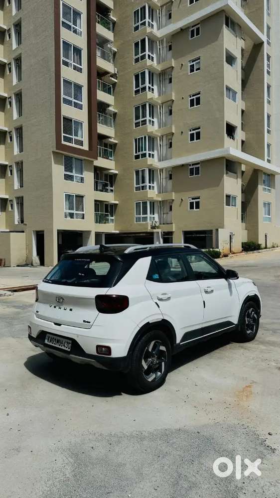 Hyundai Venue 2020 Petrol Well Maintained