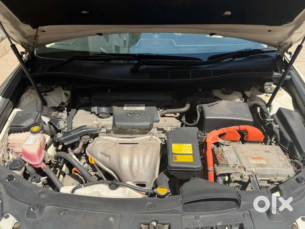 Toyota Camry Hybrid 2013 Pearl White, Well Maintained, 57200 Km Driven