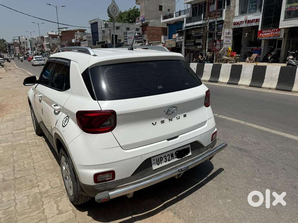 Hyundai Venue 2021 Petrol 49400 Km Driven
