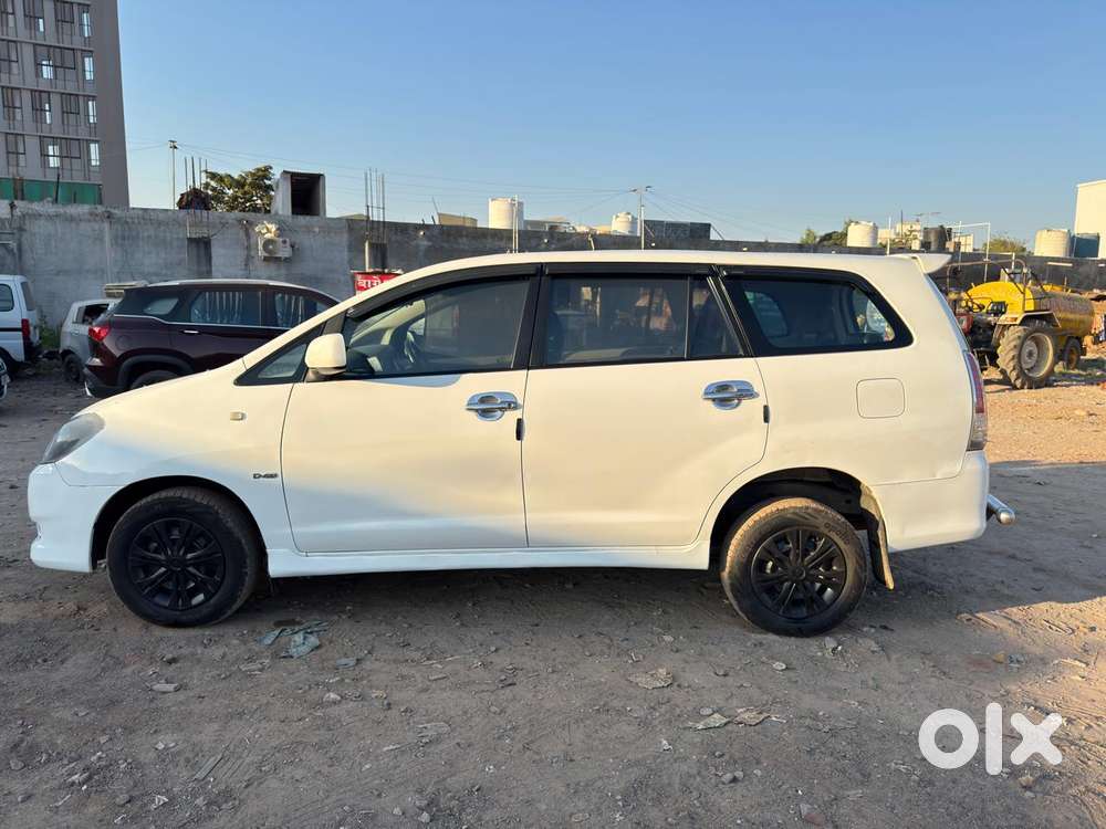 Toyota Innova 2.0 G (petrol) 8 Seater Bs Iv, 2009, Diesel