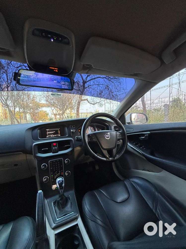 Volvo V40 2016 Diesel Well Maintained