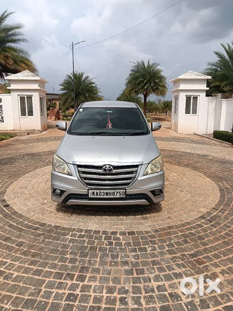 Toyota Innova V  2012 Diesel 194000 Km Driven Showroom History