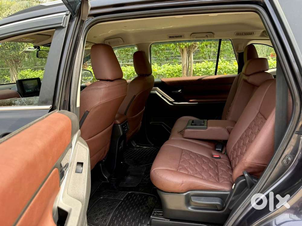 Toyota Innova Hycross