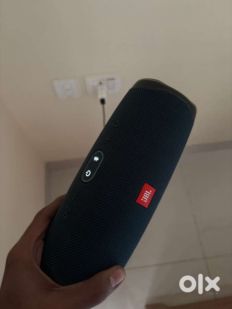 JBL Charge 4 Bluetooth Speaker - Mint Condition (With Box)