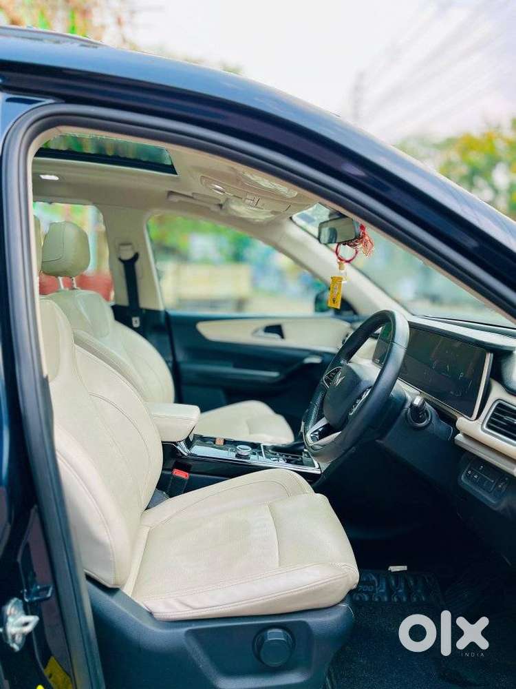 Mahindra Xuv700 2.0 Ax 7 Petrol At Luxury Pack Str, 2024, Petrol