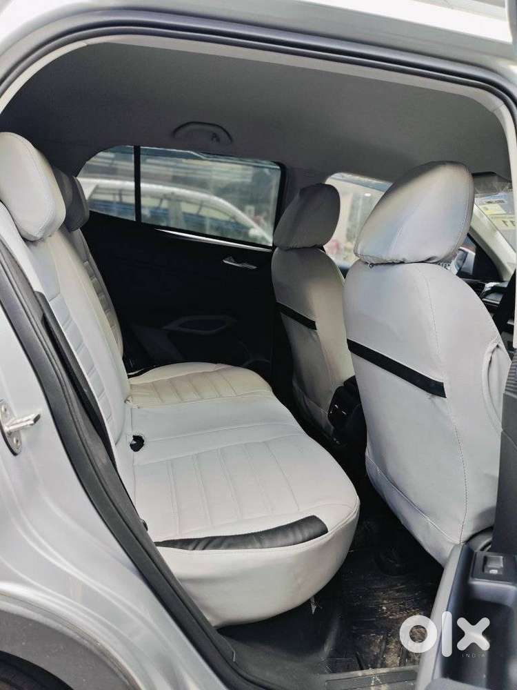 Skoda Kylaq Signature, 2025, Petrol