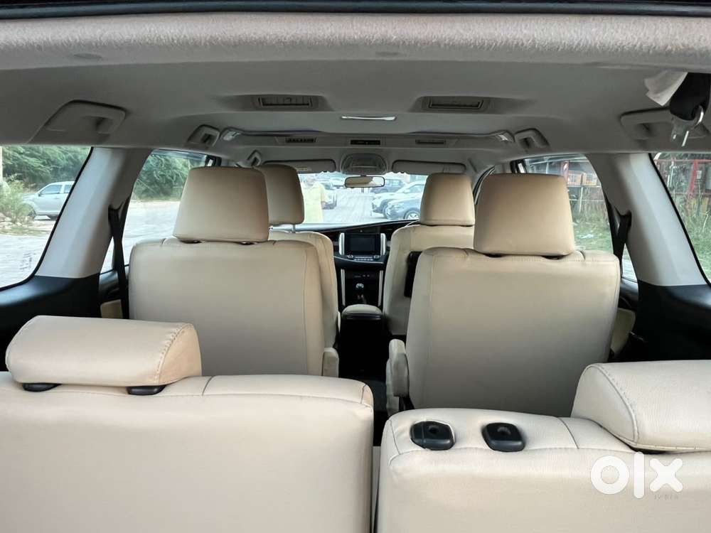 Toyota Innova Crysta 2.7v Mt, 2017, Petrol
