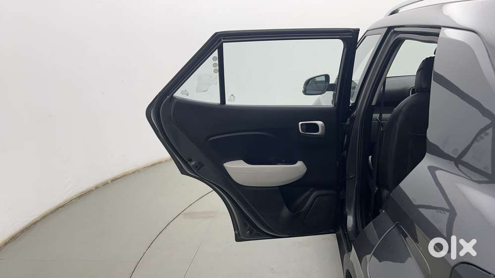 Hyundai Venue 1.2 S (o), 2024, Petrol