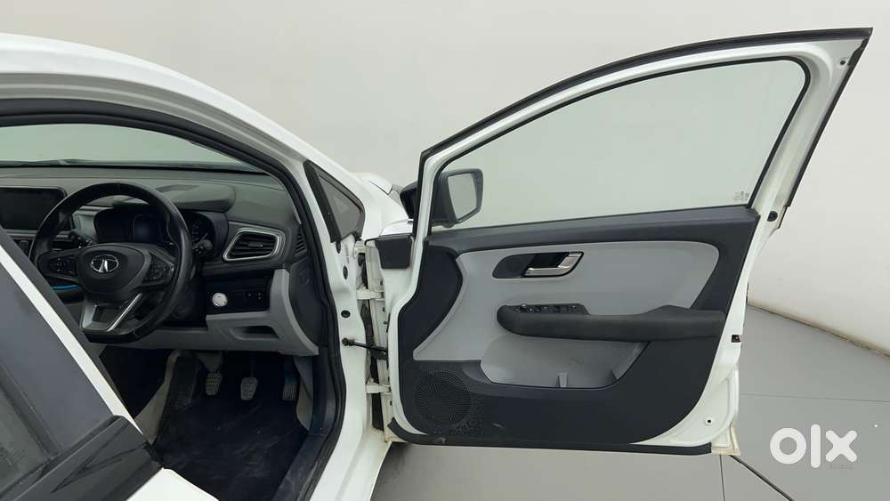 Tata Altroz Xz, 2020, Petrol