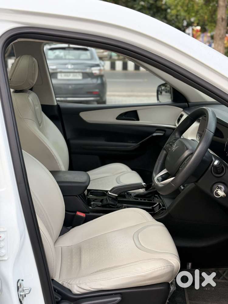 Mahindra Xuv700 2.2 Ax 5 Diesel At 7 Str, 2023, Diesel