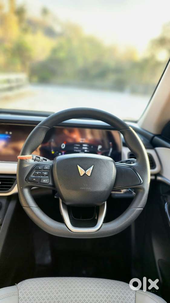 Mahindra Xuv700 2.2 Ax 5 Diesel At Str, 2022, Diesel
