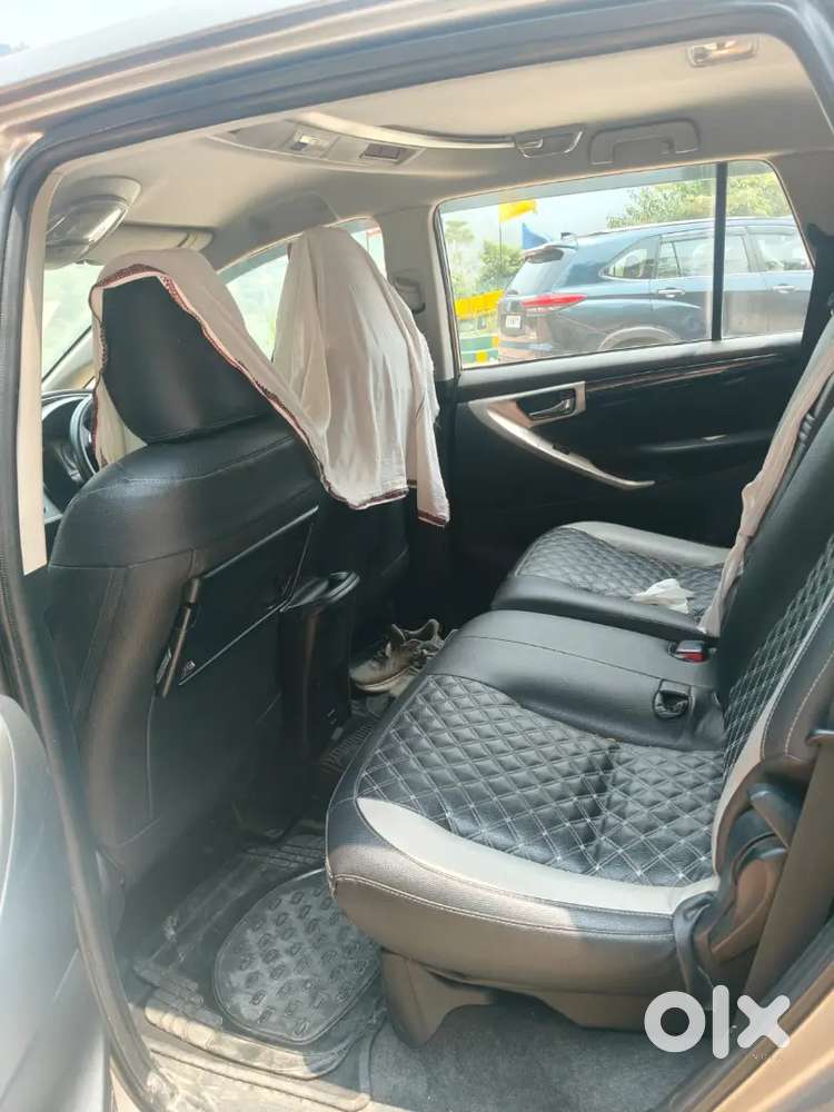 Toyota Innova Crysta 2016 Petrol 240200 Km Driven