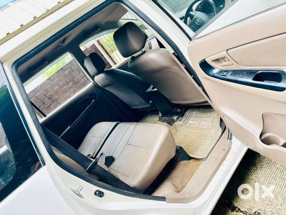Toyota Innova 2.5 G (diesel) 8 Seater, 2015, Diesel