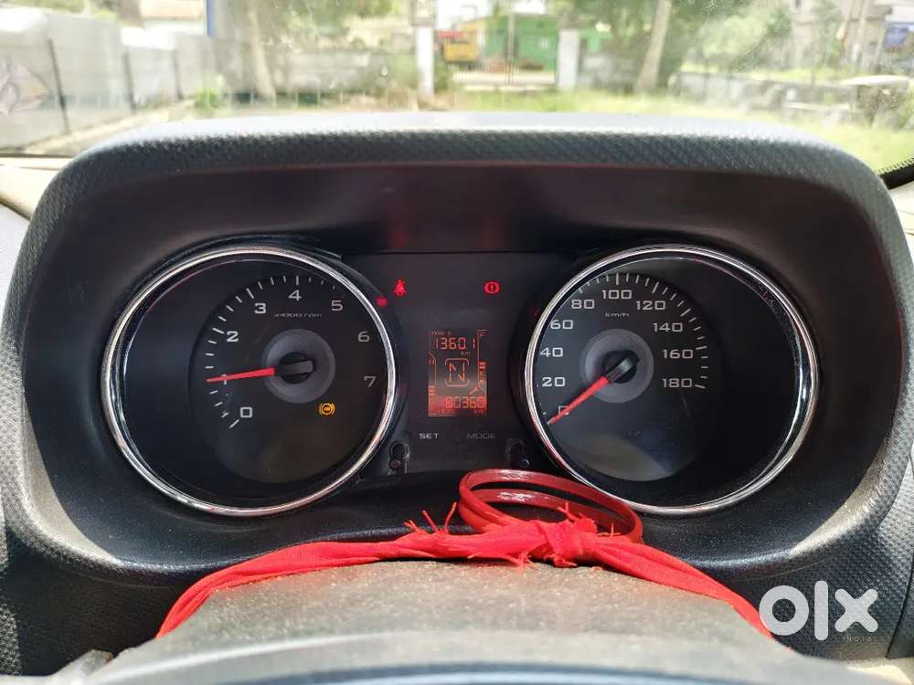 Mahindra Tuv 300 2018 T8