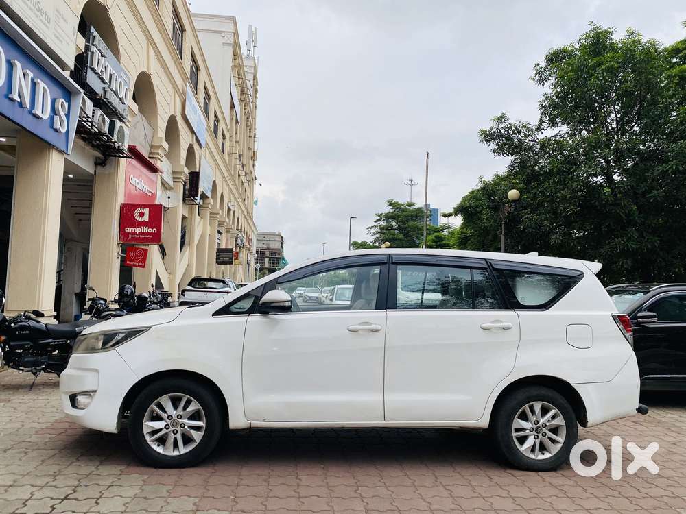Toyota Innova Crysta 2.4 G Mt 7 Str, 2017, Diesel