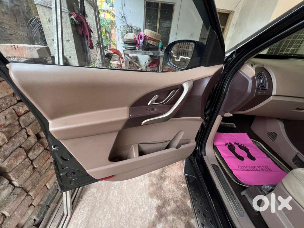 Mahindra Xuv500 2015 Life Tax
