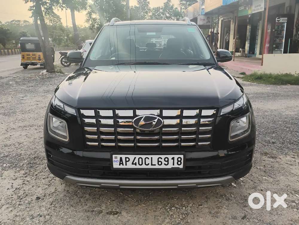 Hyundai Venue Petrol 2024