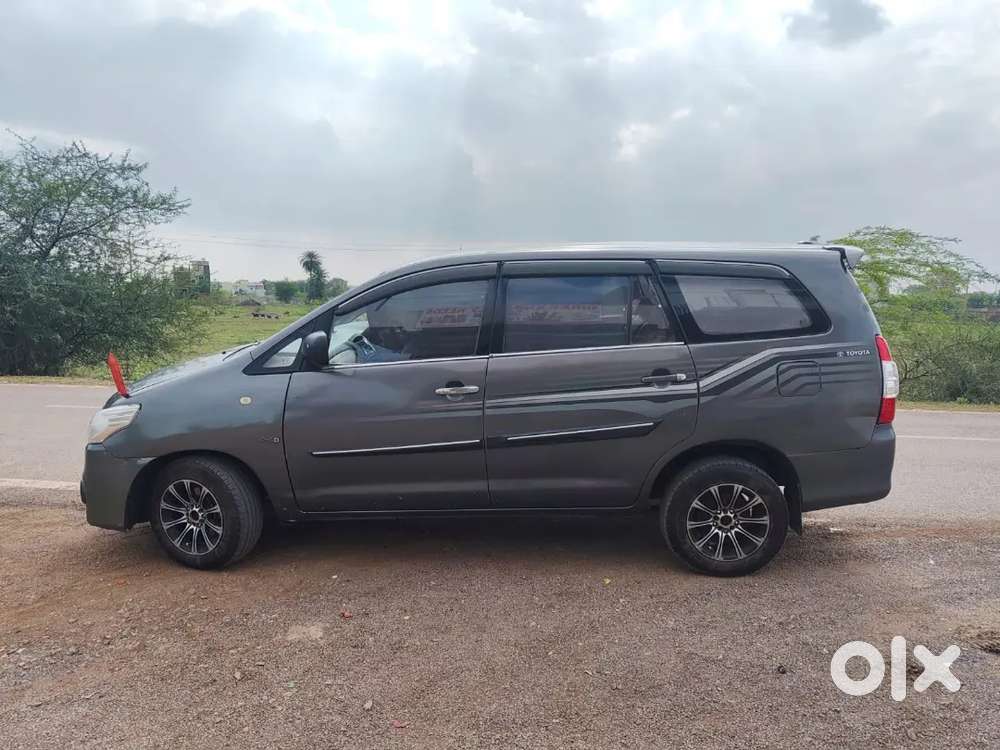 Toyota Innova 2.5 G Grey