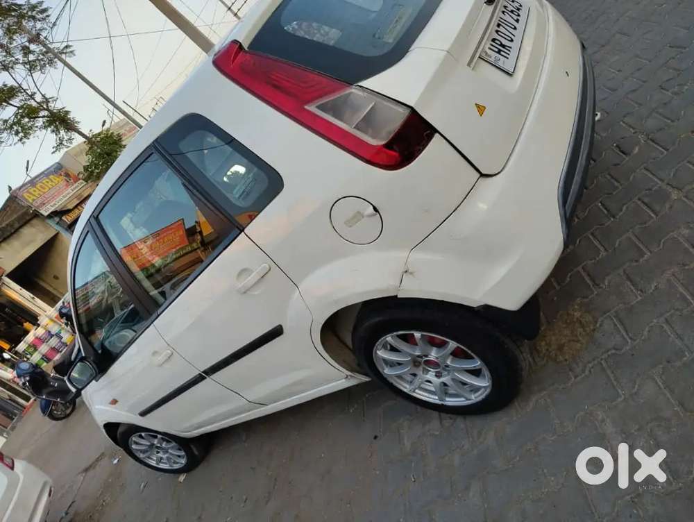 Ford Figo 2014 Diesel 129000 Km Driven White Colour