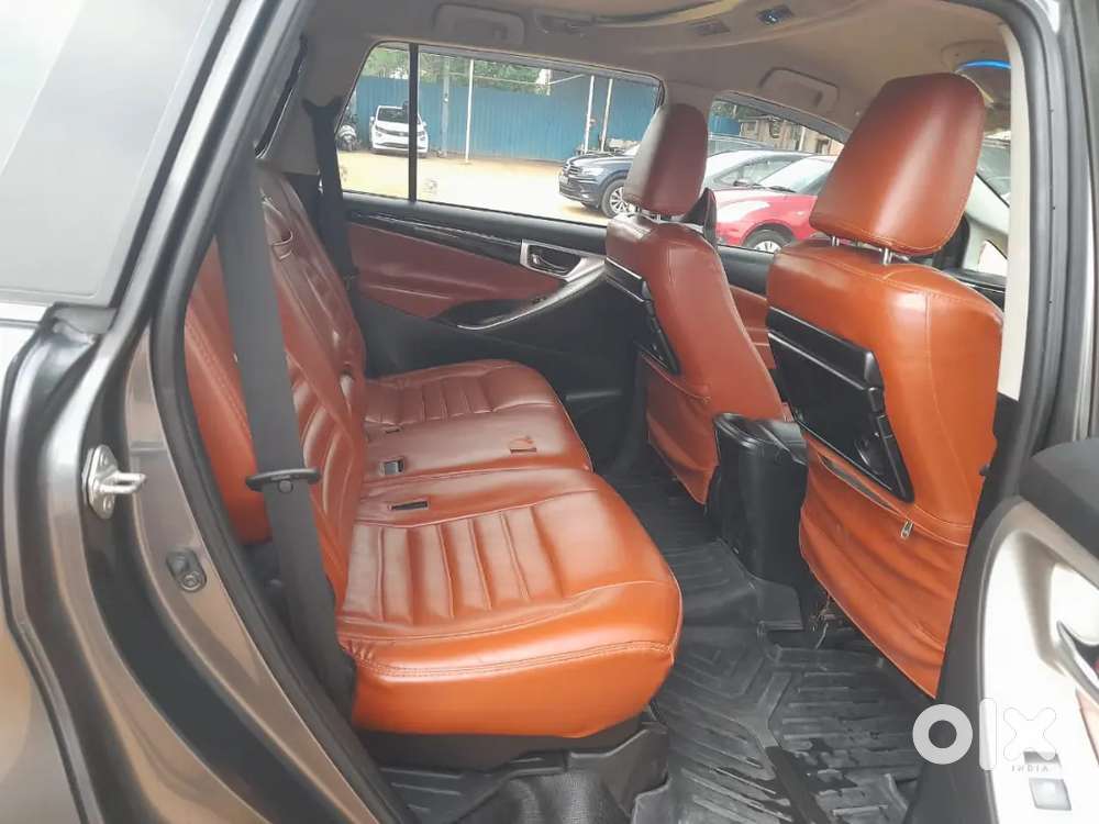 Innova Crysta V-8seater In Perfect Condition