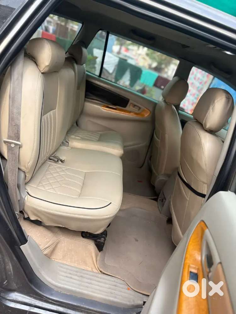 Toyota Innova 2012