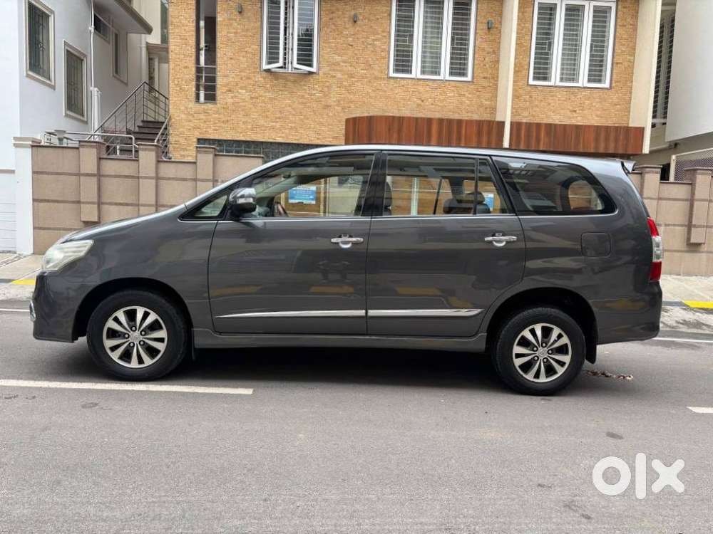 Toyota Innova 2.5 Vx (diesel) 8 Seater Bs Iv, 2015, Diesel