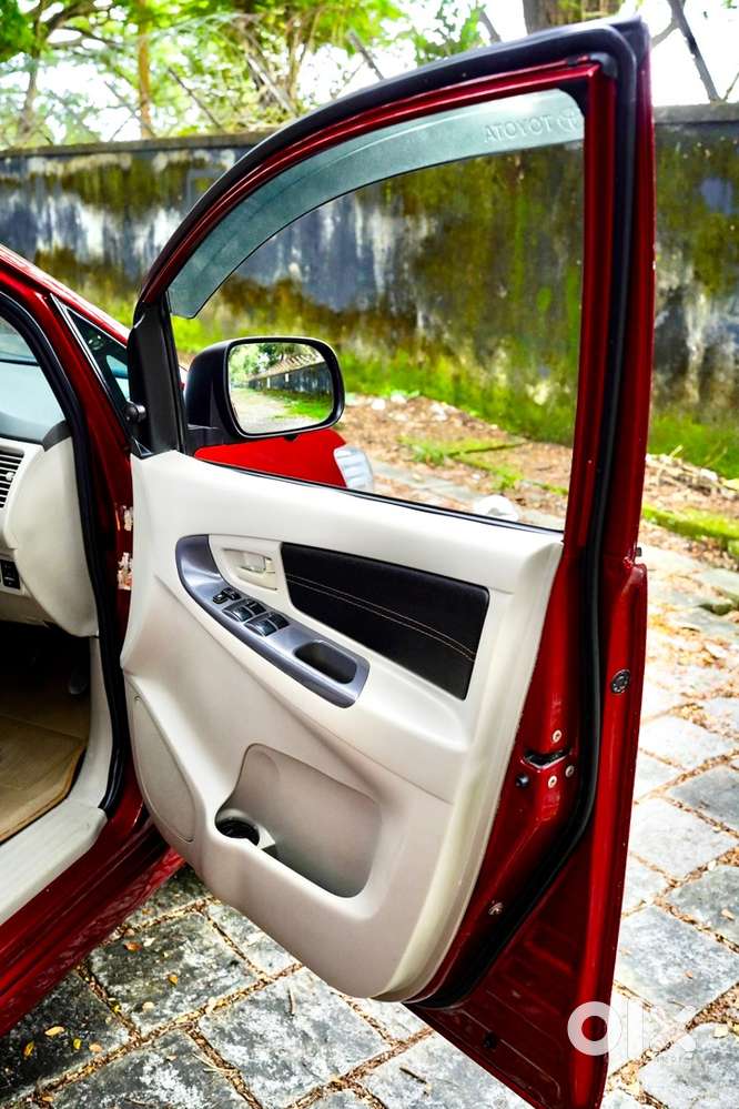 Toyota Innova 2012 - 8 Seater