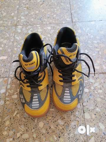 Yonex badminton store shoes size 12