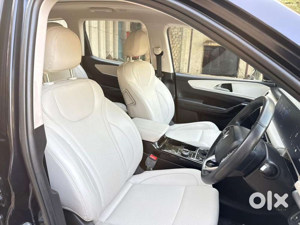 Mahindra Xuv700 2.0 Ax 7 Petrol At Luxury Pack Str, 2023, Petrol