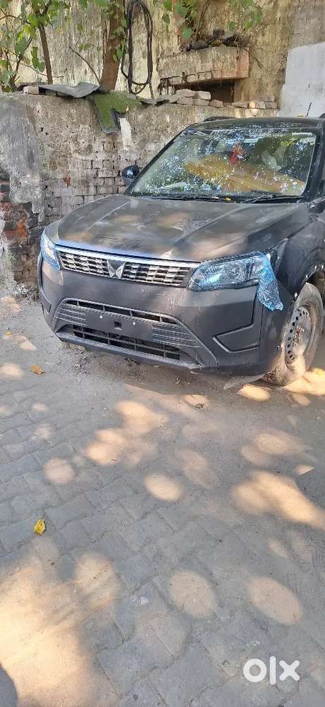 Mahindra Xuv300 2023 Petrol 15000 Km Driven