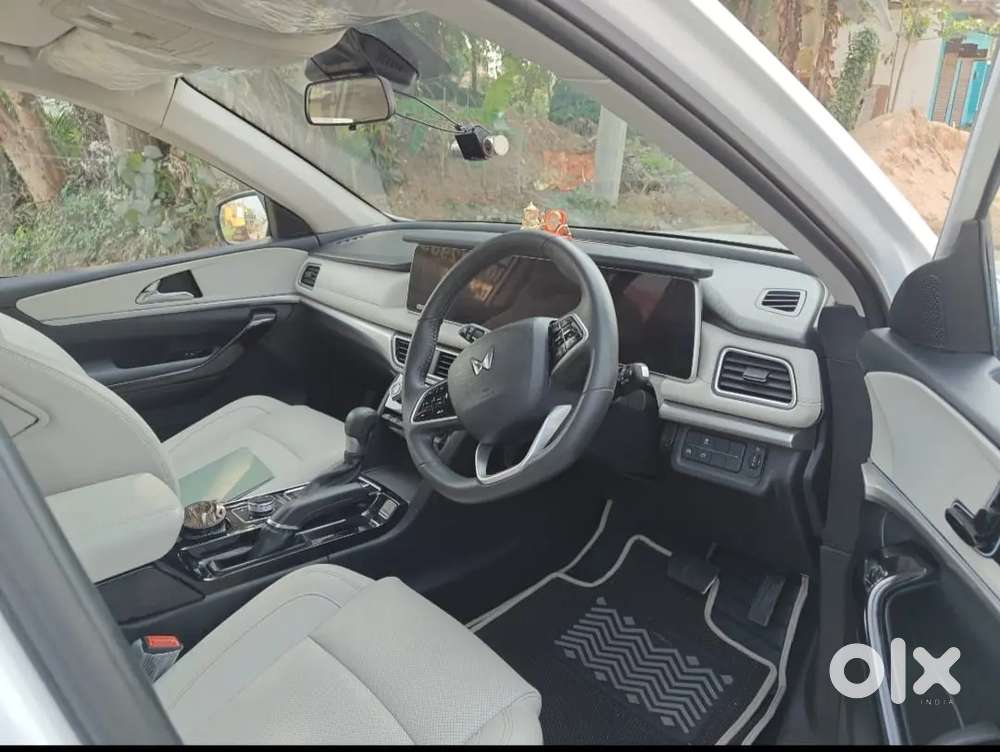 Mahindra Xuv700 2024 Petrol 14000 Km Driven