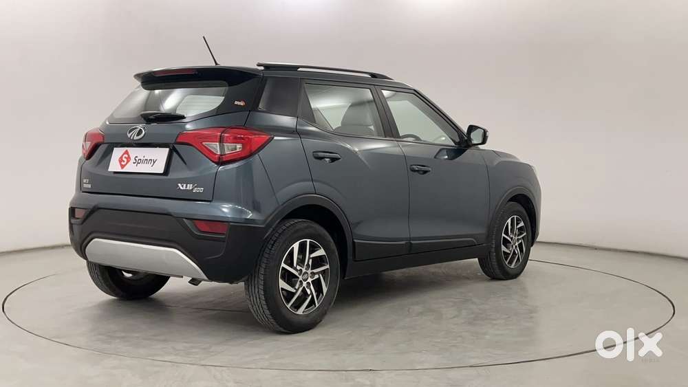 Mahindra Xuv300 1.2 W8 (o) Amt Petrol, 2022, Petrol