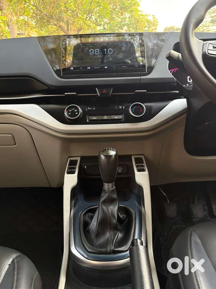 Kia Carens 1.5 Premium 7 Str, 2022, Petrol