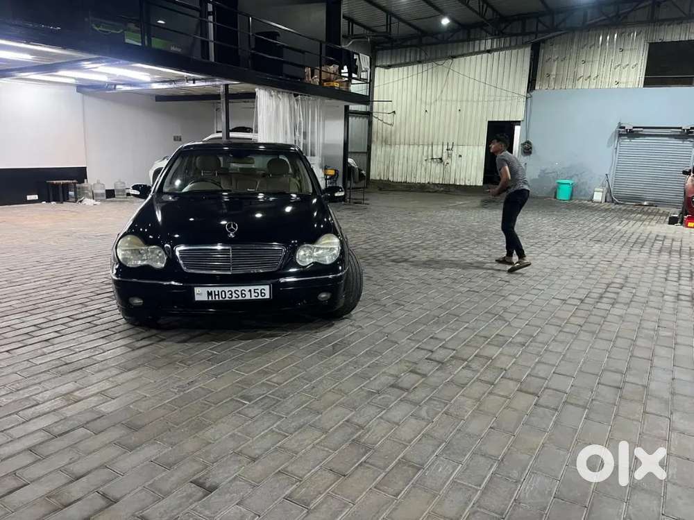 Classic Royal Mercedes-benz