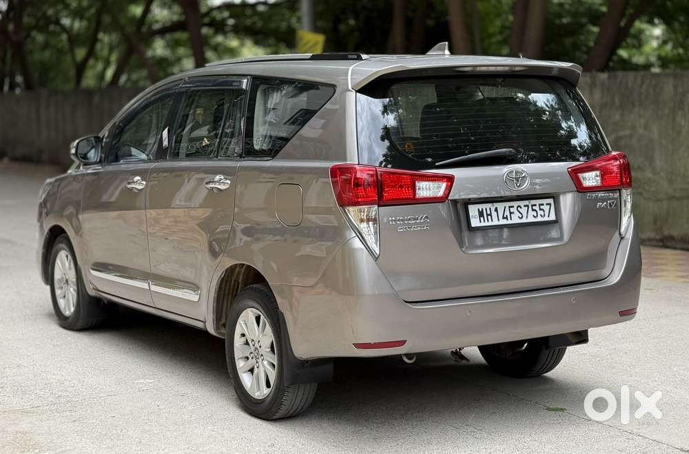 Toyota Innova Crysta 2.4 V 8 Str, 2016, Diesel